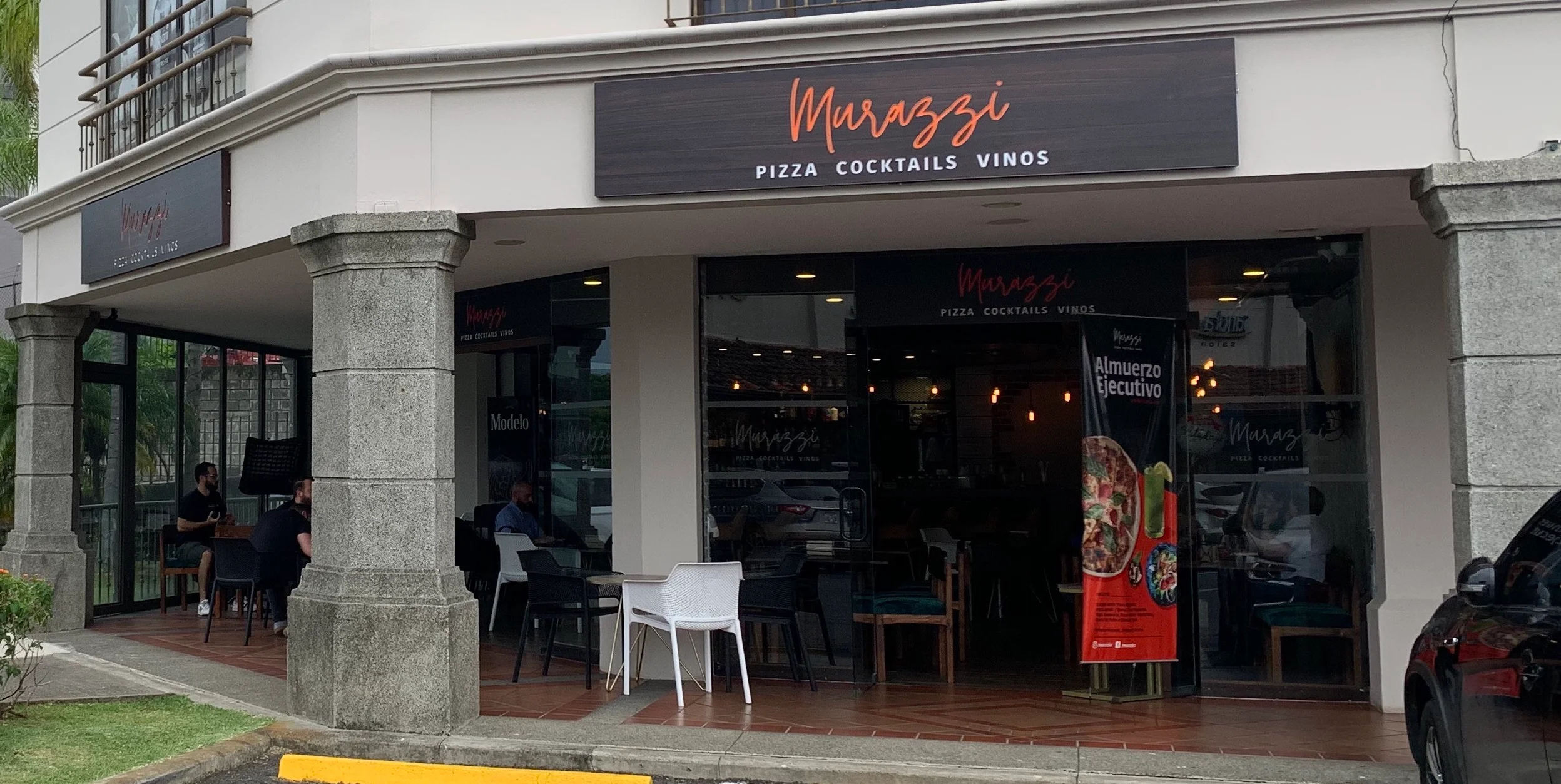 Restaurante Murazzi en Plaza Itskatzú, Escazú
